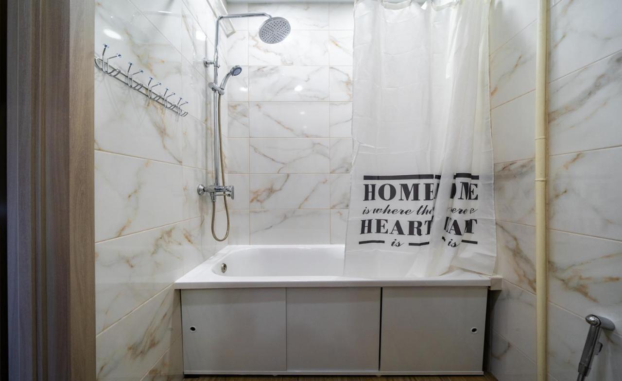 Apartment In The Heart Of Chernigov Buitenkant foto